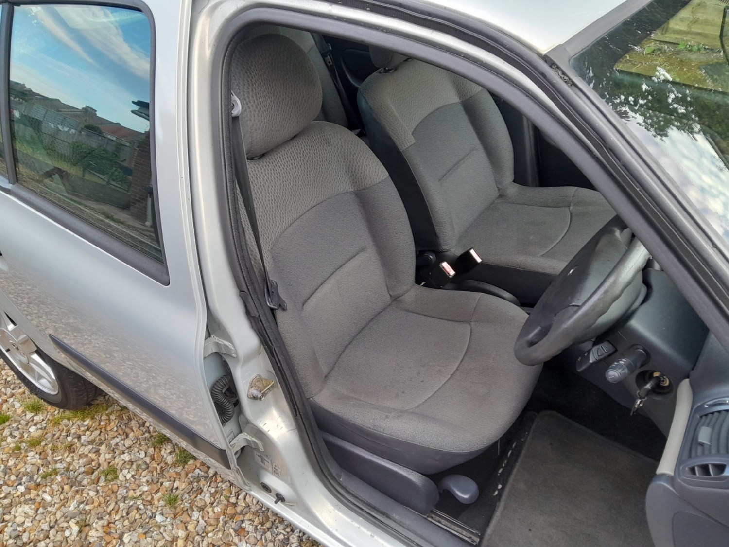 Renault Clio 2004 (04) - 1.4 16V Expression 5dr Auto - Image 9