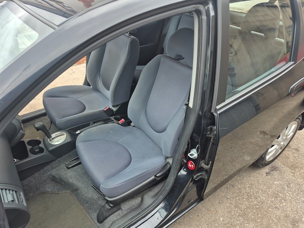 Used Honda Jazz 2005 for sale - 76234191: Photo 10