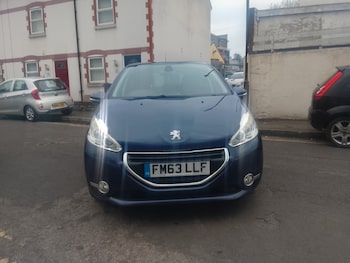 Used Peugeot 208 2015 for sale - 78274189: Photo
