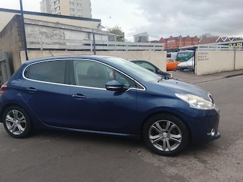 Used Peugeot 208 2015 for sale - 78274189: Photo