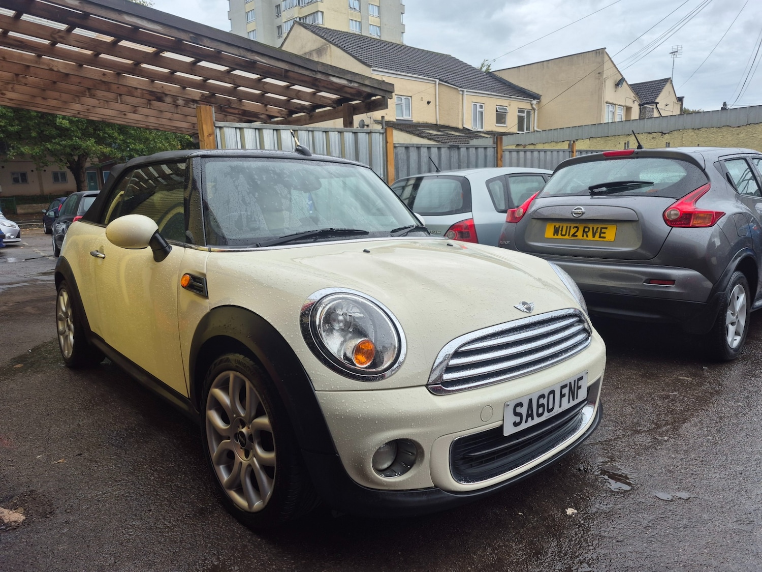 Used MINI Convertible 2010 for sale - 76166295: Photo 2