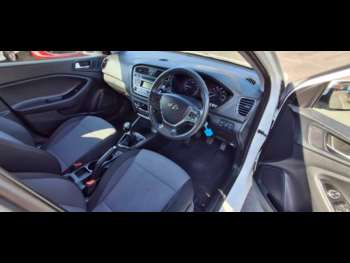 Used Hyundai i20 2017 for sale - 74073088: Photo