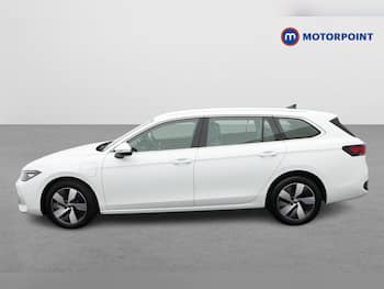 Used Volkswagen Passat 2025 for sale - 79700760: Photo