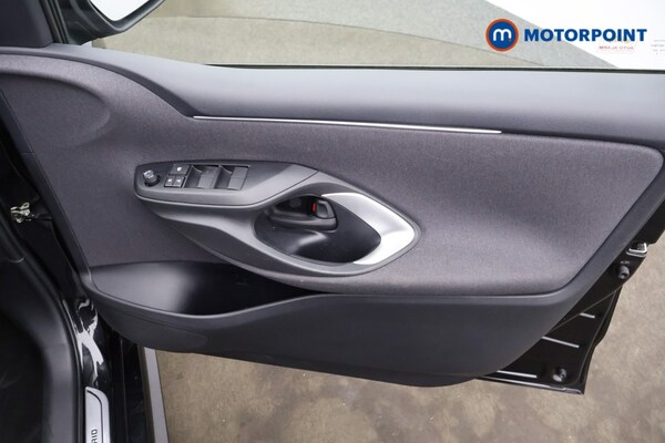Used Toyota Yaris 2022 for sale - 75653421: Photo 17