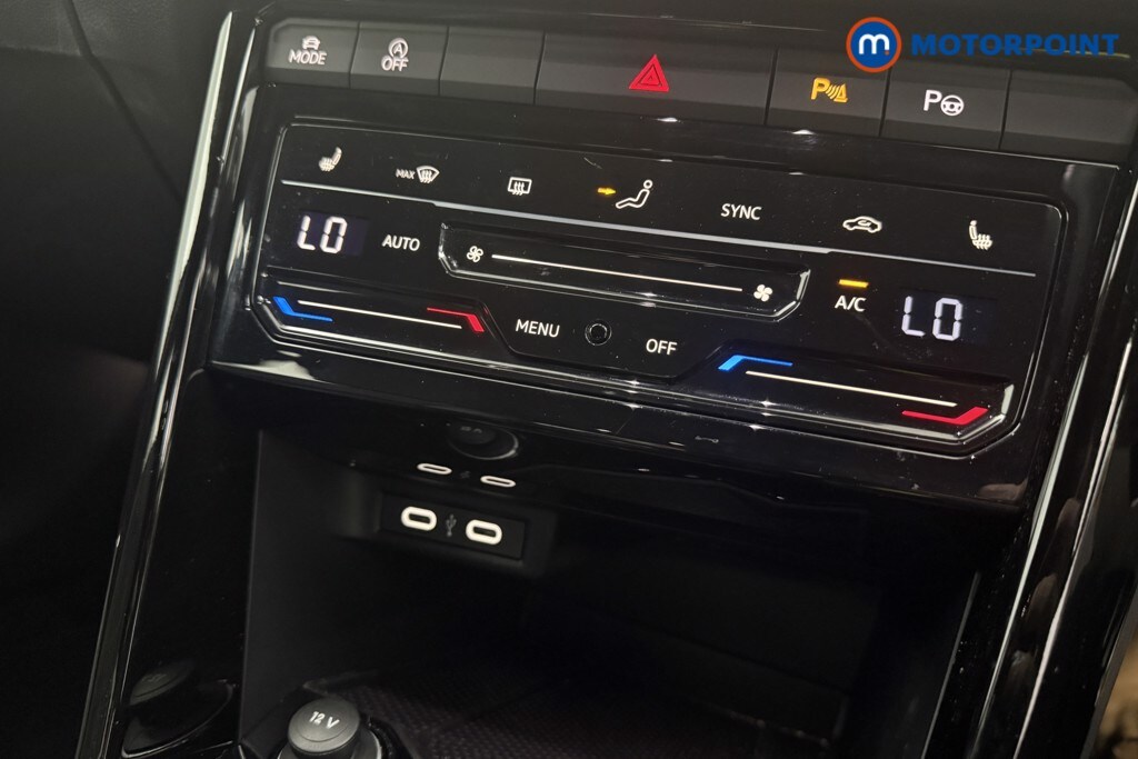 Used Volkswagen T-Roc 2024 for sale - 77443682: Photo 21