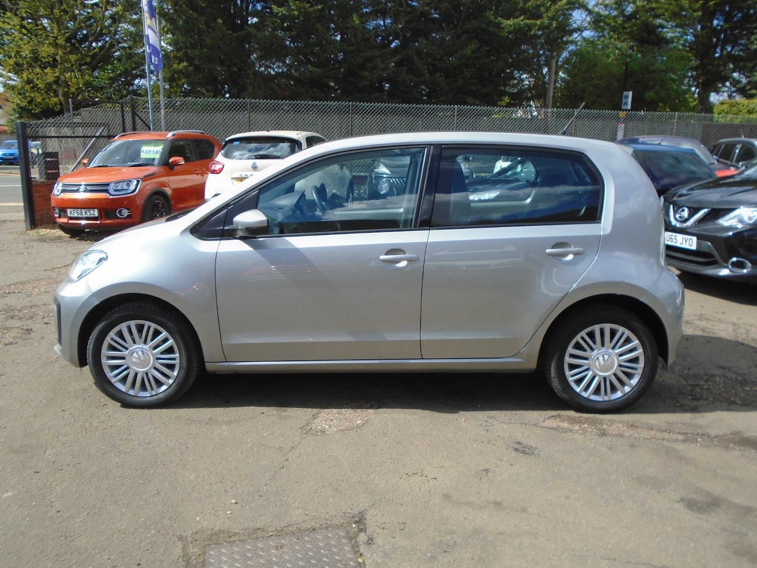 Used Volkswagen up! 2017 for sale - 78106981: Photo 4