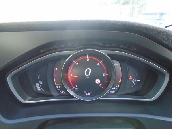 Used Volvo V40 2016 for sale - 75582079: Photo 8