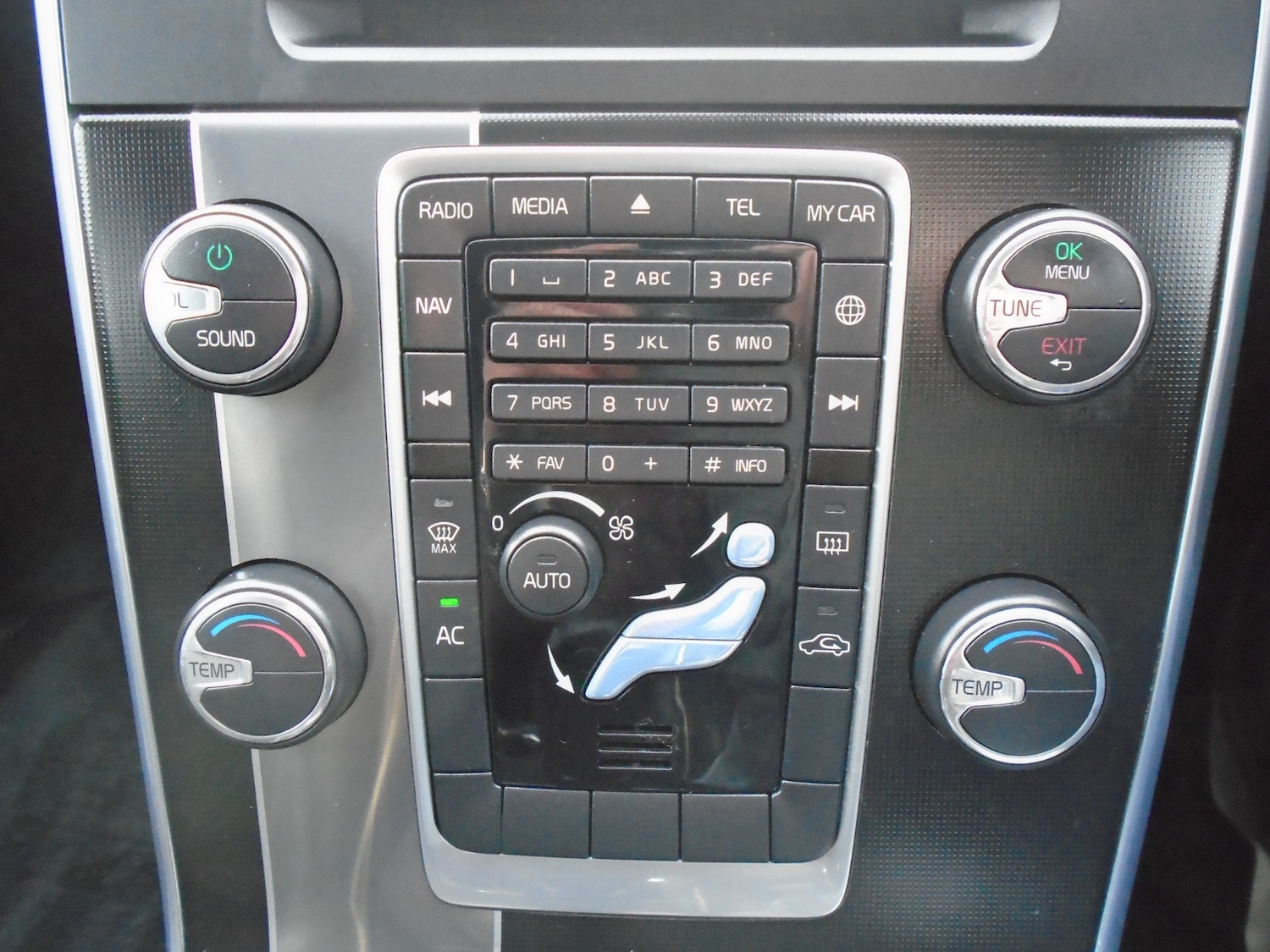 Used Volvo V60 2014 for sale - 77529316: Photo 13