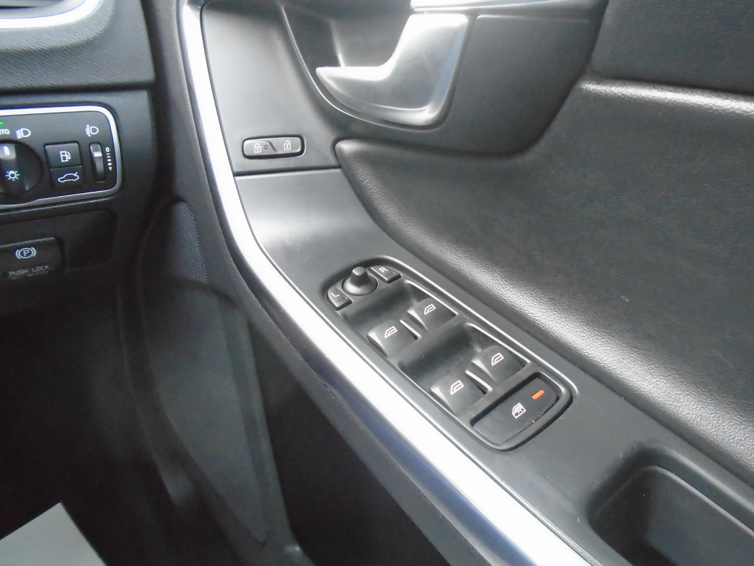 Used Volvo V60 2014 for sale - 77529316: Photo 15