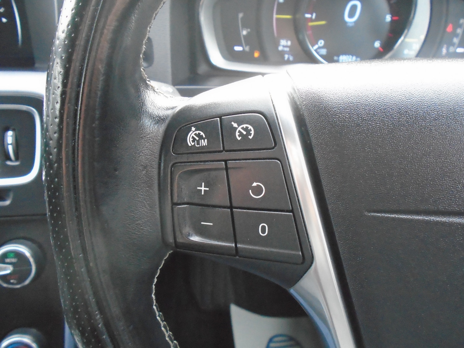 Used Volvo V60 2014 for sale - 77529316: Photo 16