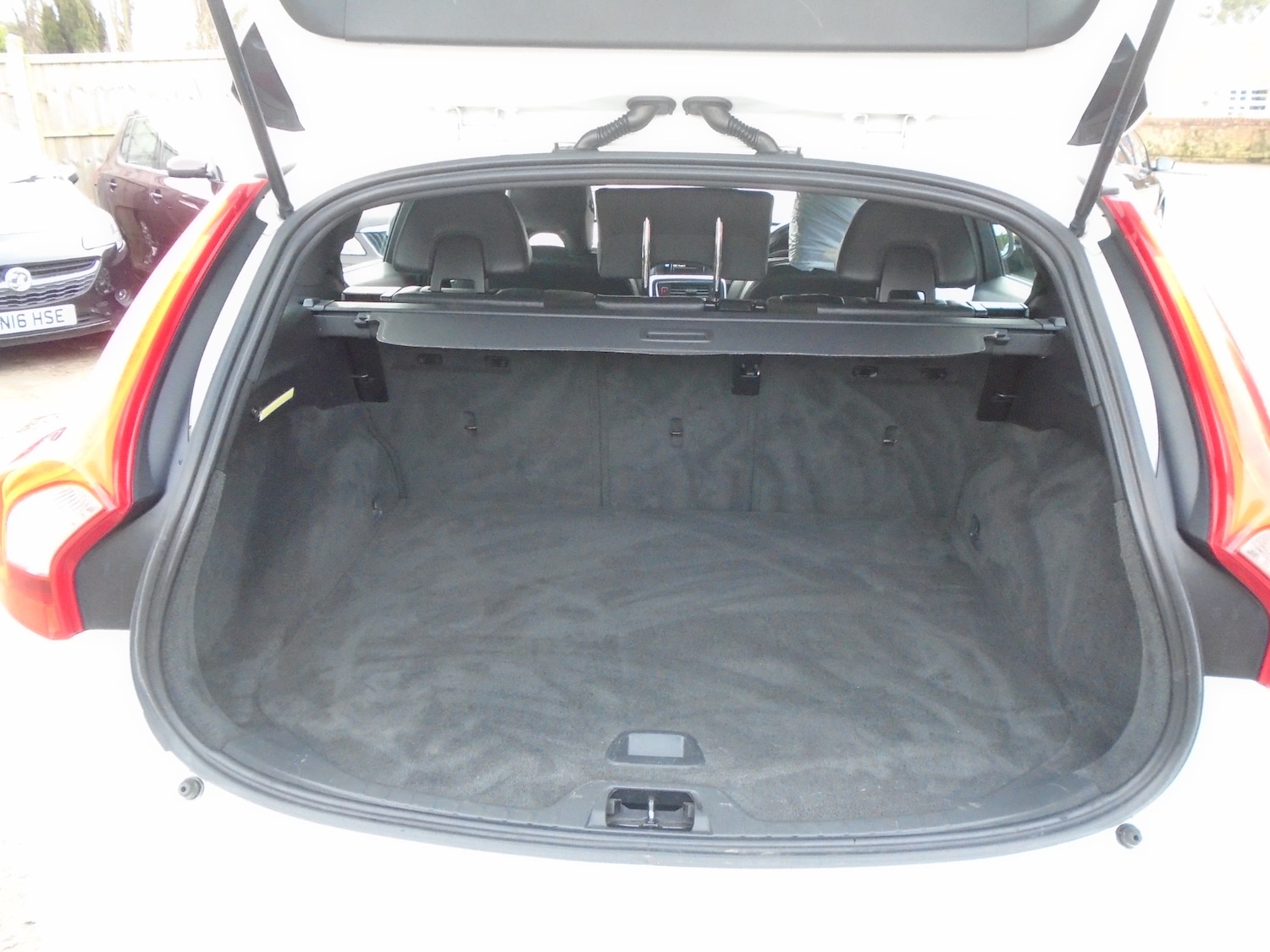 Used Volvo V60 2014 for sale - 77529316: Photo 8