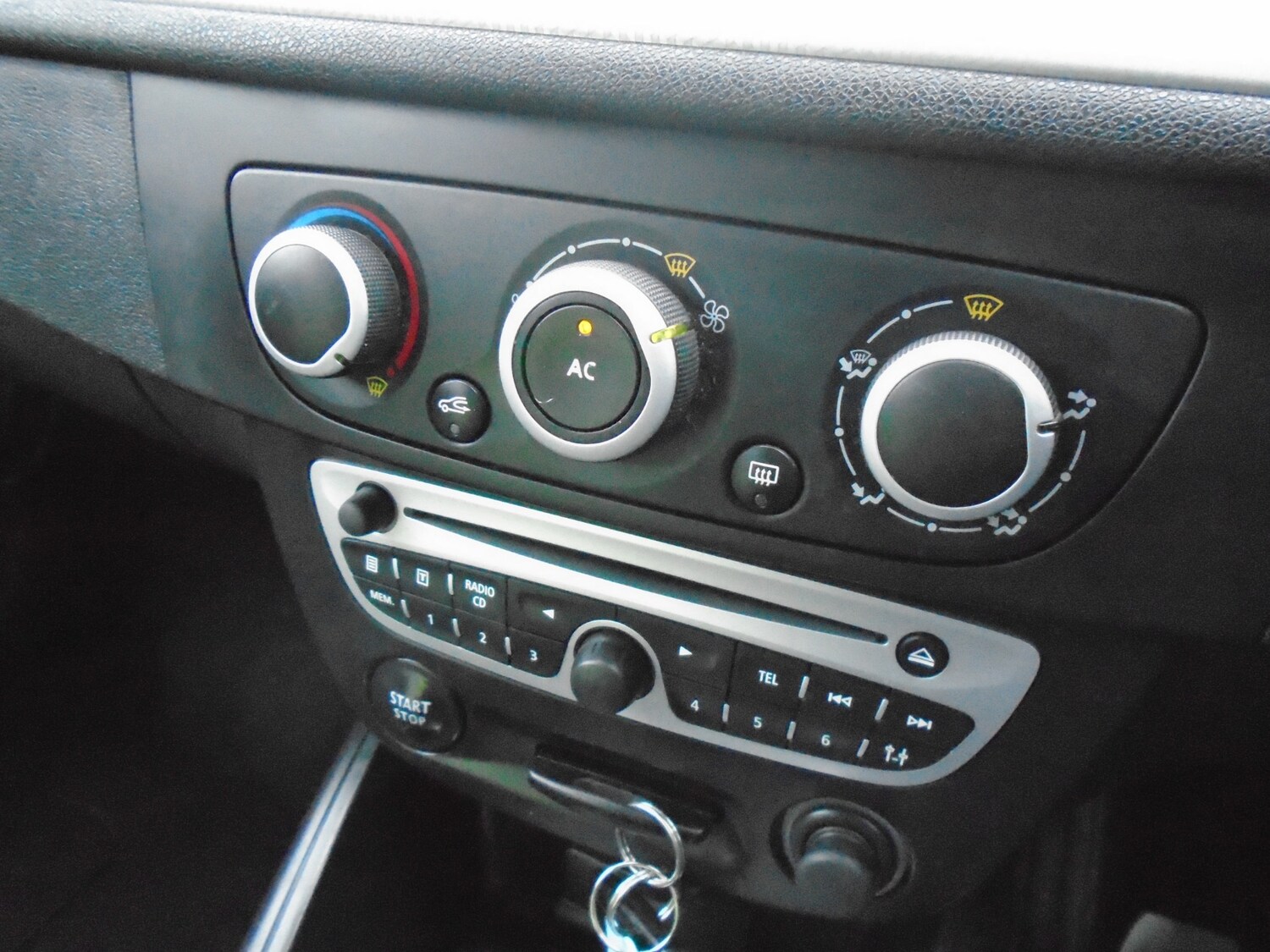 Used Renault Megane 2011 for sale - 77447034: Photo 15