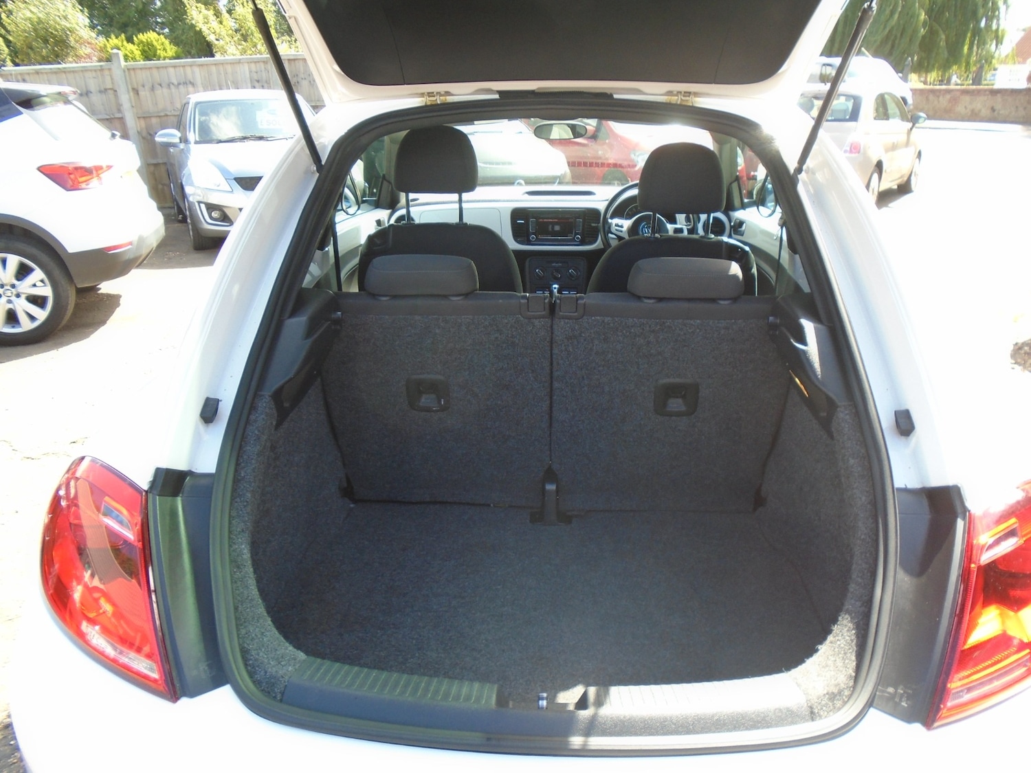 Used Volkswagen Beetle 2012 for sale - 75319916: Photo 10