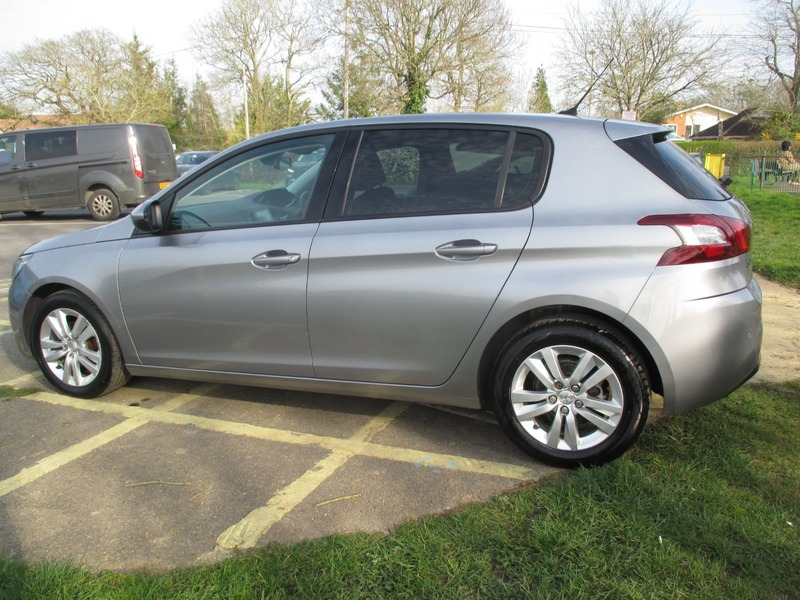 Used Peugeot 308 2016 for sale - 77968118: Photo 13