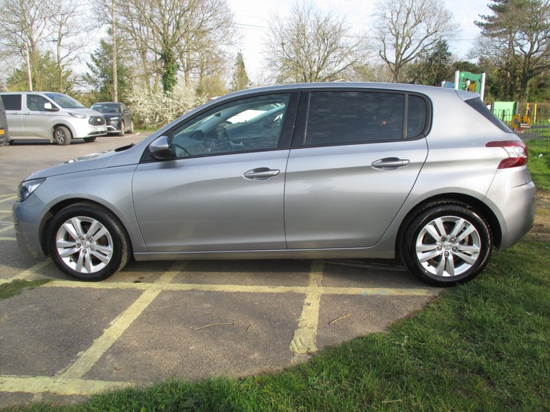 Used Peugeot 308 2016 for sale - 77968118: Photo 14
