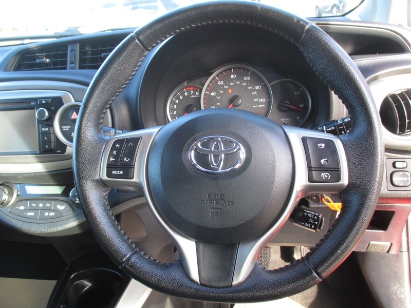 Used Toyota Yaris 2014 for sale - 76768943: Photo 34