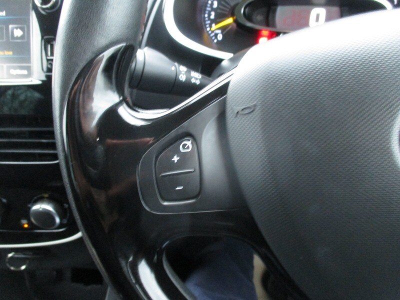 Used Renault Clio 2015 for sale - 77370373: Photo 24