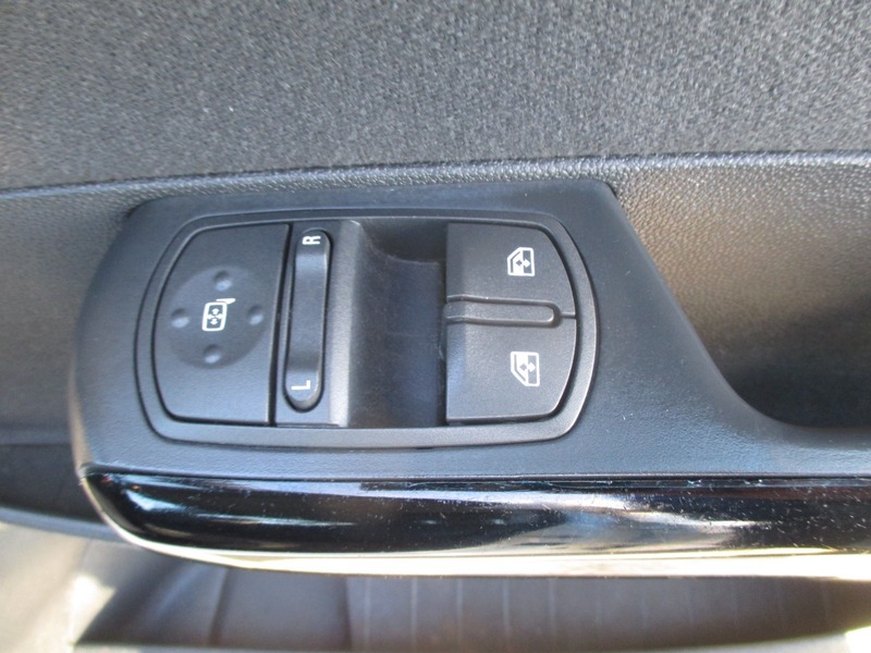 Used Vauxhall Corsa 2014 for sale - 77162076: Photo 32