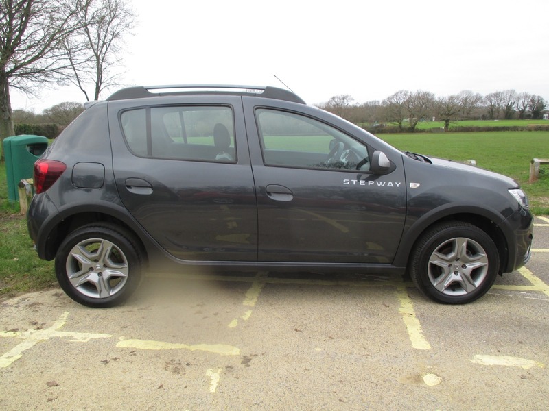 Used Dacia Sandero Stepway 2018 for sale - 77065472: Photo 6