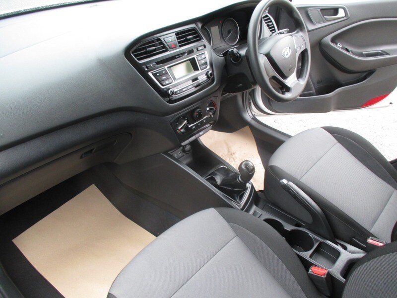 Used Hyundai i20 2018 for sale - 77547918: Photo 30