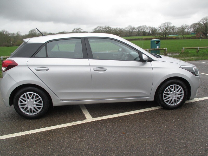 Used Hyundai i20 2018 for sale - 77547918: Photo 6