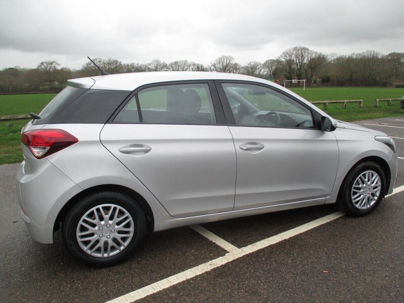 Used Hyundai i20 2018 for sale - 77547918: Photo 7