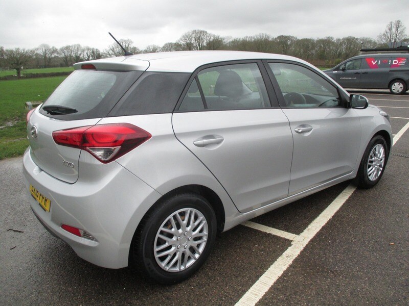 Used Hyundai i20 2018 for sale - 77547918: Photo 8