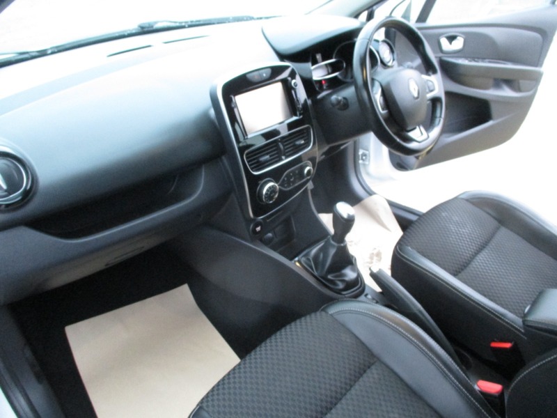 Used Renault Clio 2017 for sale - 76950881: Photo 31