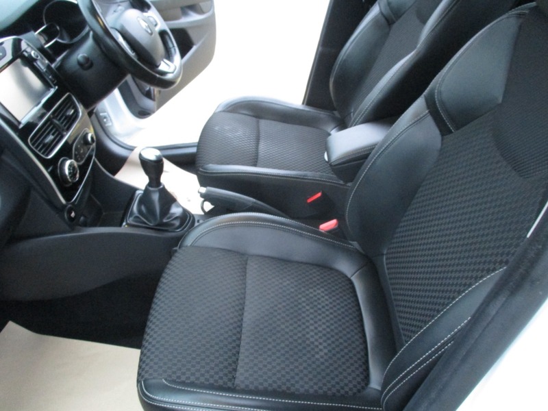 Used Renault Clio 2017 for sale - 76950881: Photo 32