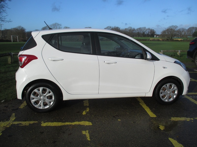 Used Hyundai i10 2014 for sale - 76896668: Photo 6