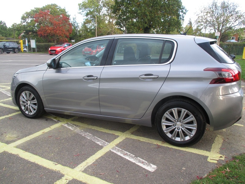 Used Peugeot 308 2017 for sale - 76368346: Photo 13