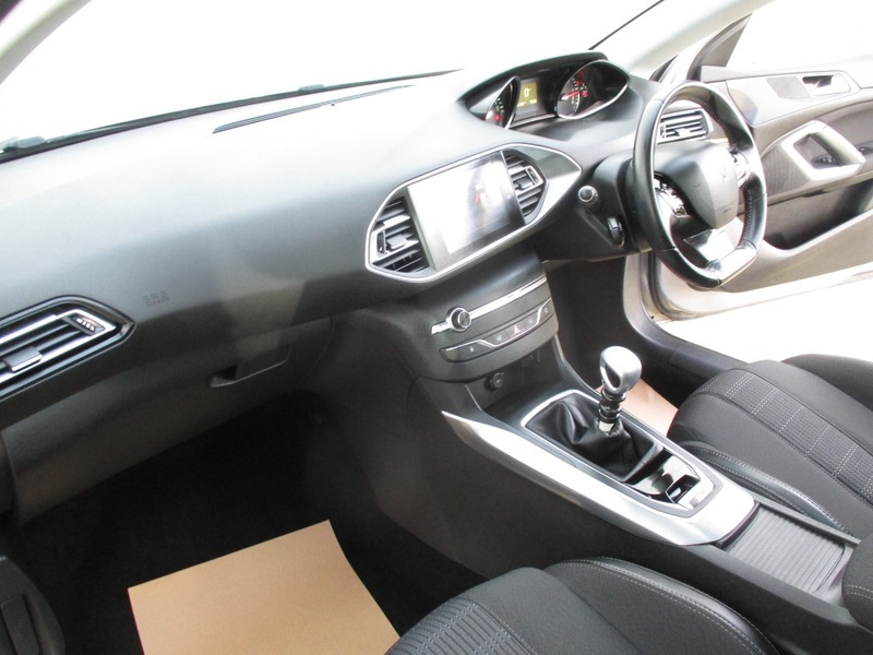 Used Peugeot 308 2017 for sale - 76368346: Photo 30