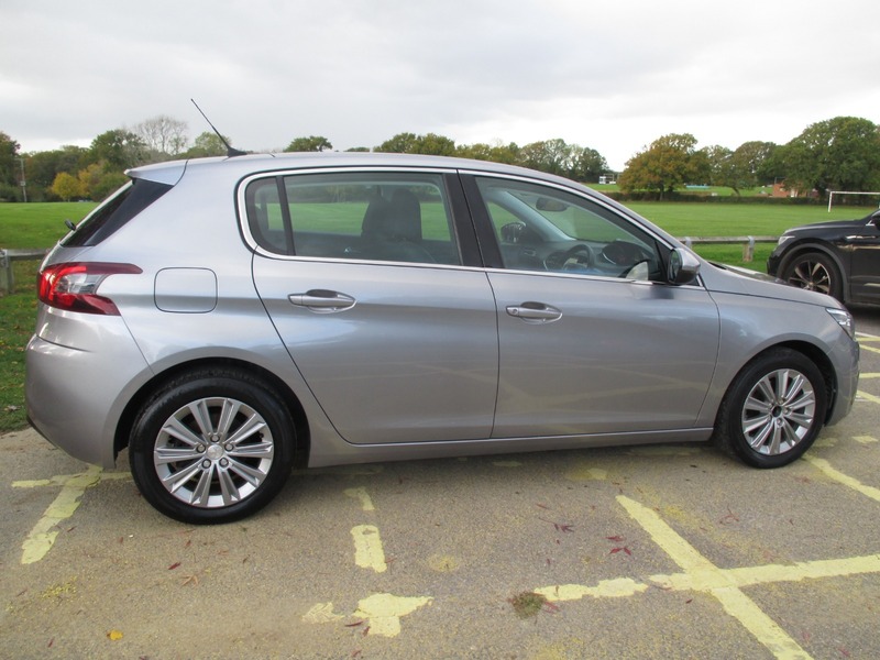 Used Peugeot 308 2017 for sale - 76368346: Photo 6