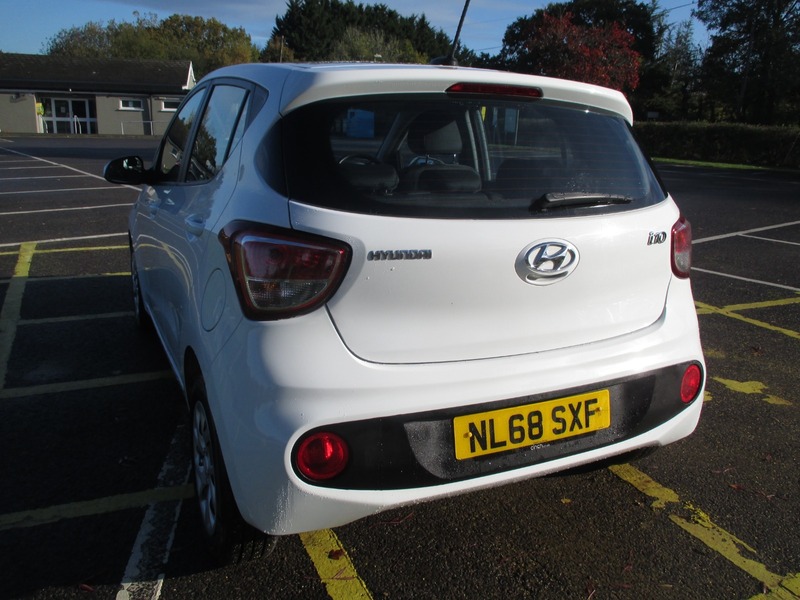 Used Hyundai i10 2018 for sale - 76380201: Photo 12
