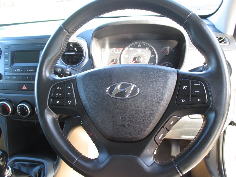 Used Hyundai i10 2018 for sale - 76380201: Photo 35