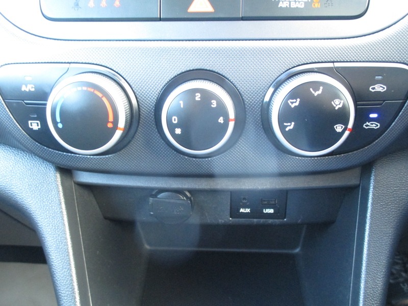 Used Hyundai i10 2018 for sale - 76380201: Photo 41