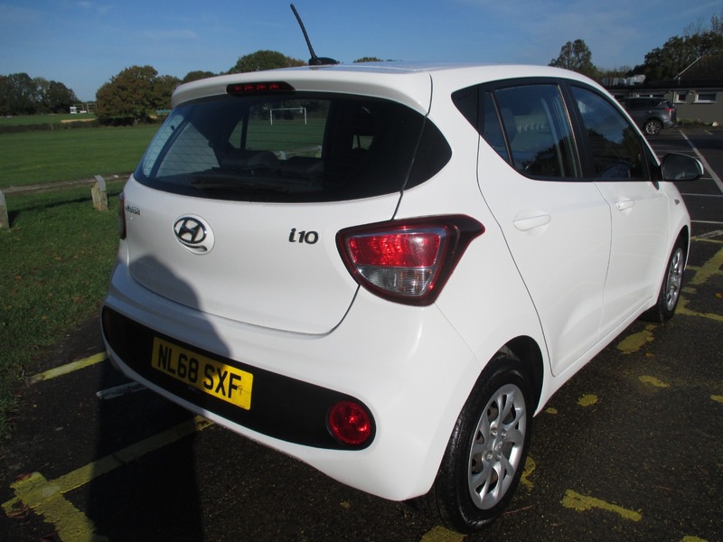 Used Hyundai i10 2018 for sale - 76380201: Photo 8
