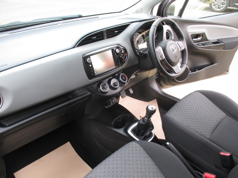 Used Toyota Yaris 2014 for sale - 76470721: Photo 31