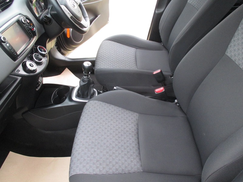 Used Toyota Yaris 2014 for sale - 76470721: Photo 32