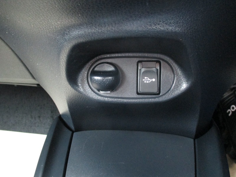 Used Toyota Yaris 2014 for sale - 76470721: Photo 45