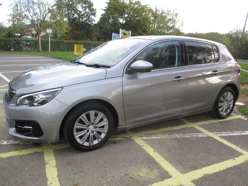 Used Peugeot 308 2017 for sale - 76430570: Photo 17