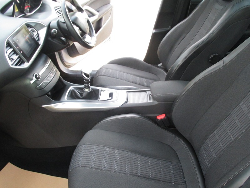 Used Peugeot 308 2017 for sale - 76430570: Photo 32