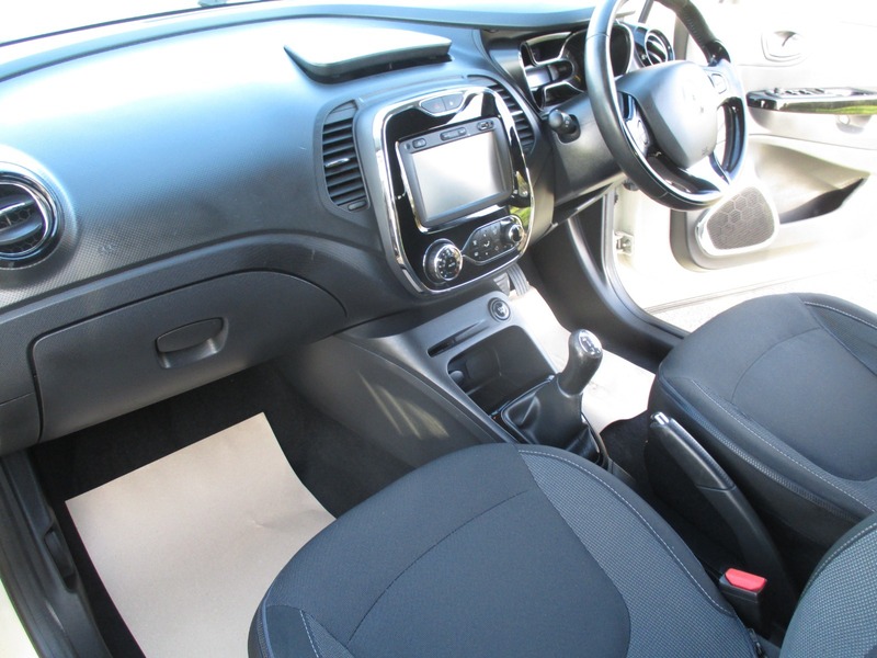 Used Renault Captur 2015 for sale - 76821372: Photo 32