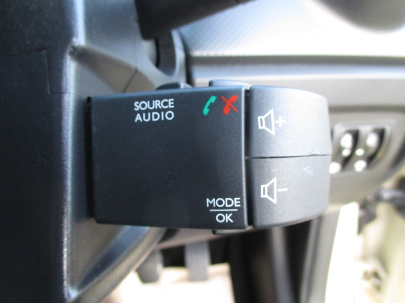 Used Renault Captur 2015 for sale - 76821372: Photo 37