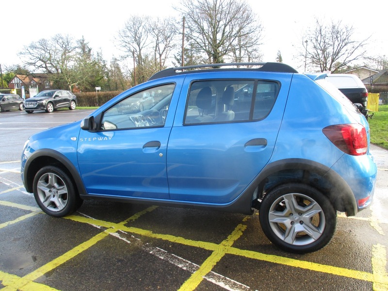 Used Dacia Sandero Stepway 2017 for sale - 77227991: Photo 13