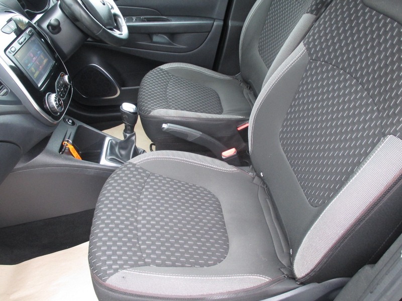 Used Renault Captur 2018 for sale - 76547422: Photo 32