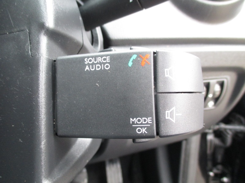 Used Renault Captur 2018 for sale - 76547422: Photo 36