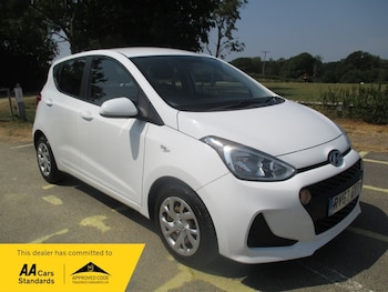 Used Hyundai i10 2017 for sale - 79254697: Photo