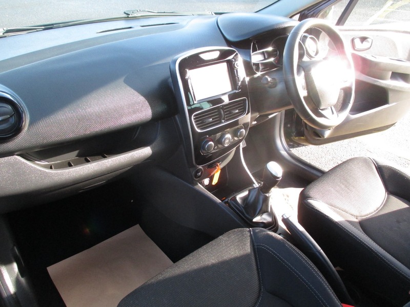 Used Renault Clio 2018 for sale - 76380204: Photo 30