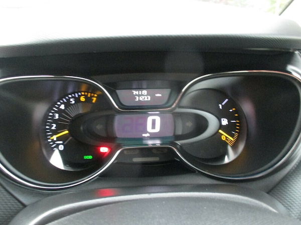 Used Renault Captur 2015 for sale - 76256903: Photo 32